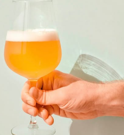 Illustration zum Thema alkoholfreies Bier in der Schwangerschaft